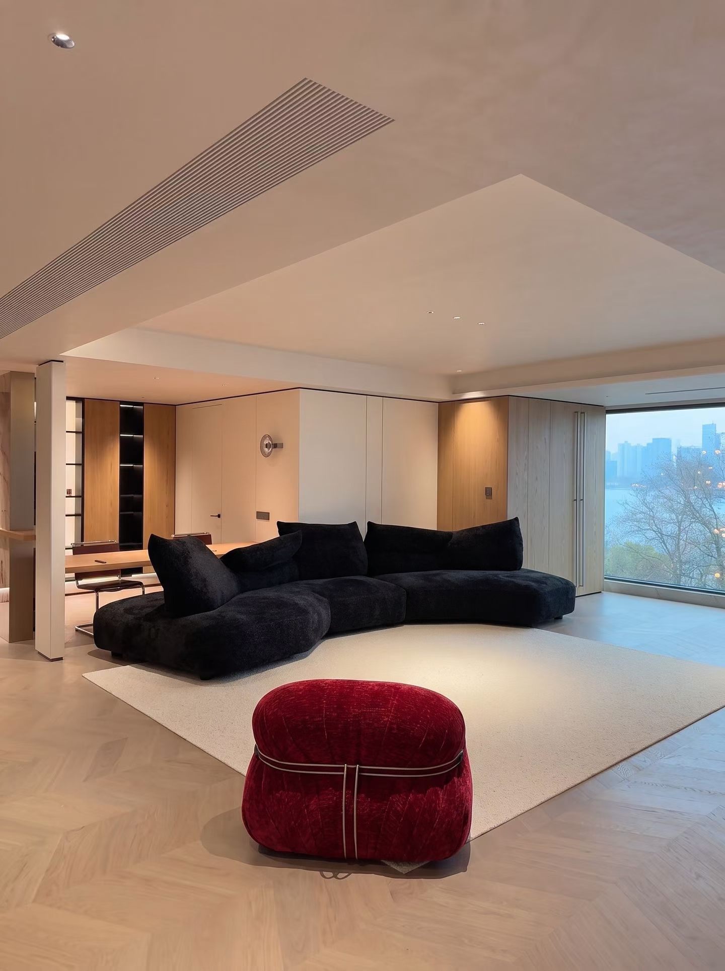 Anywhere sofa - Image 1