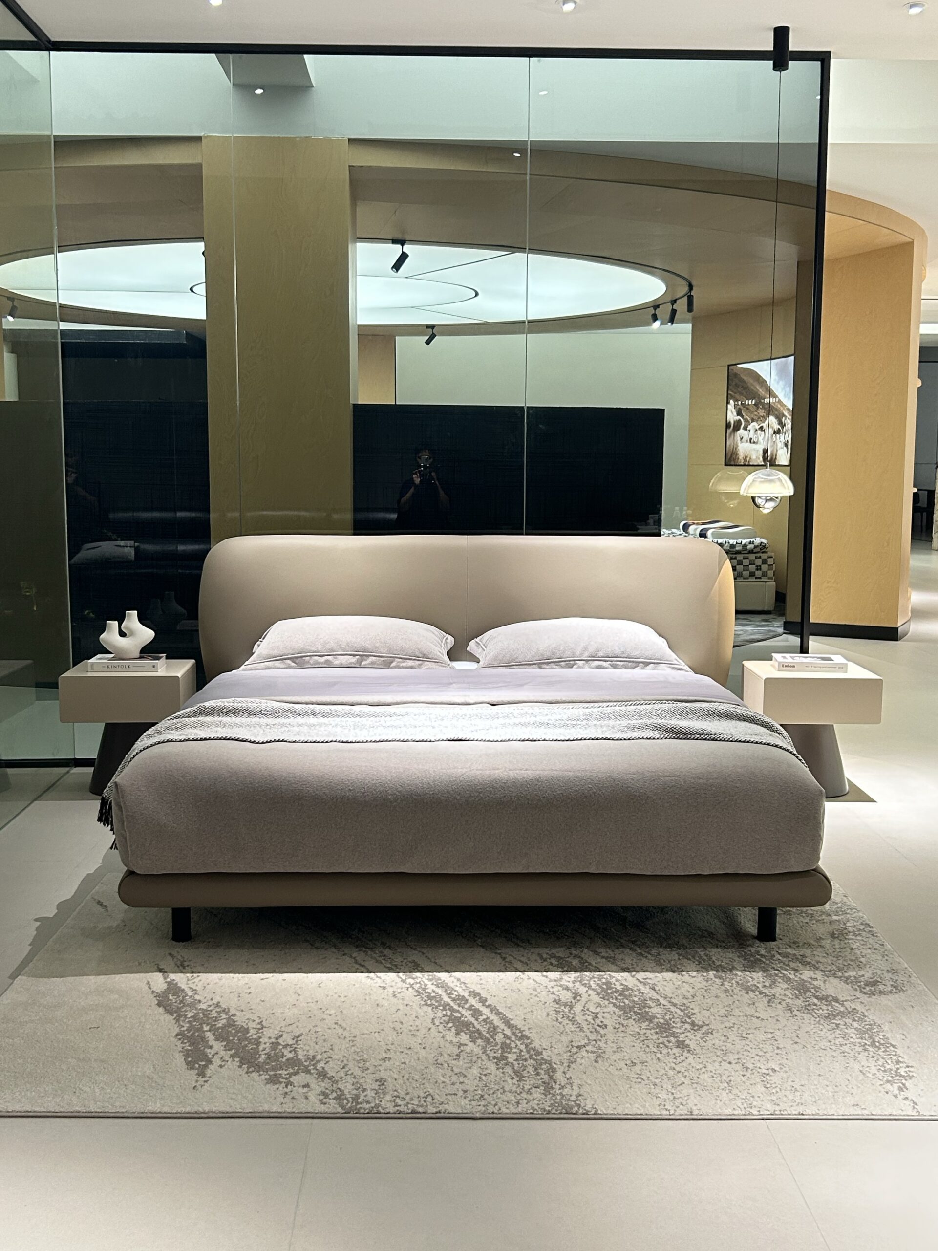 Ultra‑slim headboard bed - Image 2